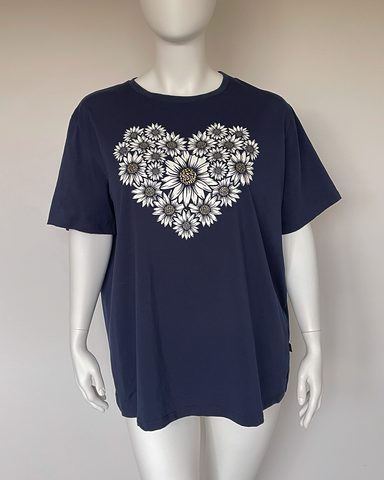 Emily Rose Designs daisy heart tee